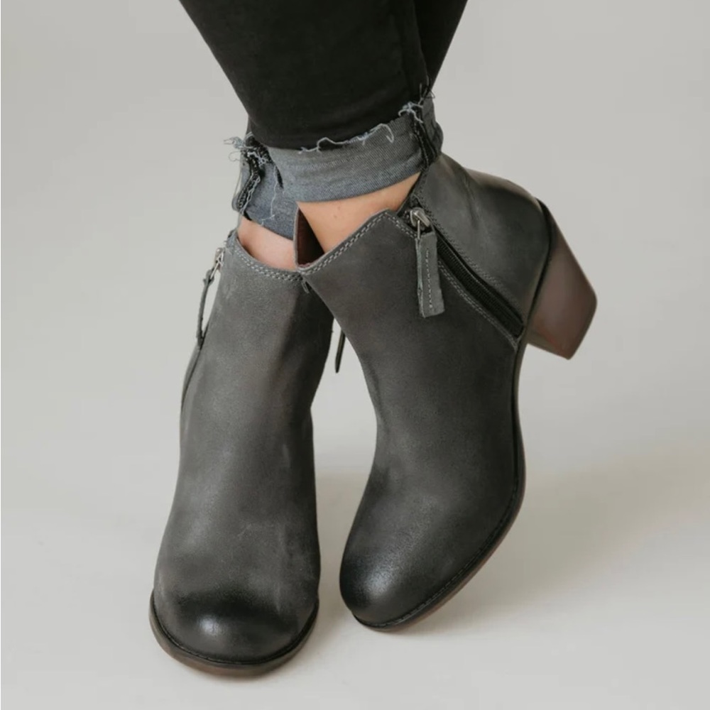 Roan zip up booties